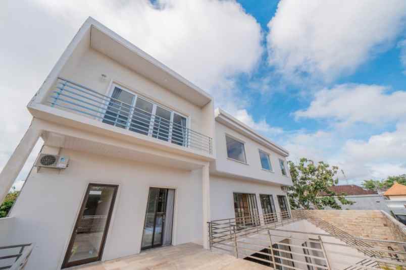 dijual villa jl raya uluwatu pecatu