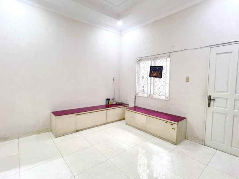 dijual villa komplek cemara asri