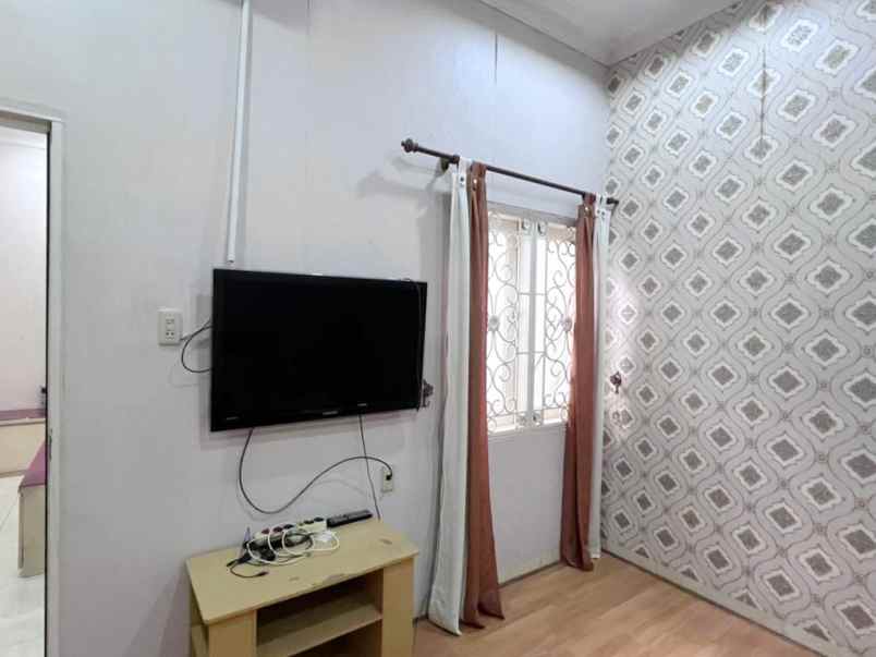 dijual villa komplek cemara asri