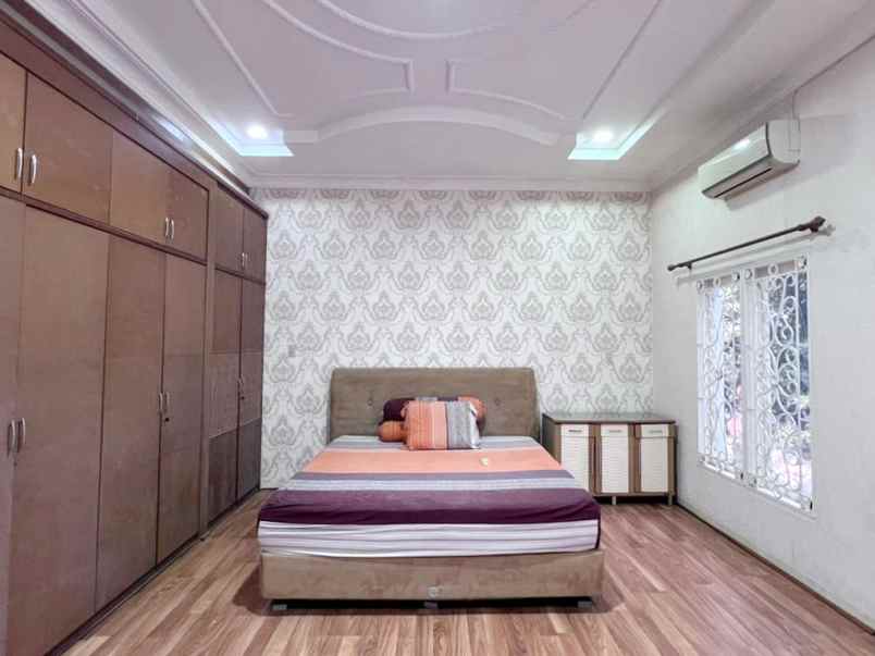 dijual villa komplek cemara asri