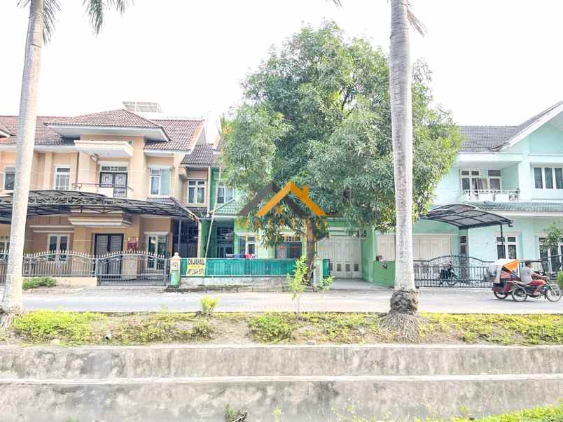 dijual villa komplek cemara hijau blok