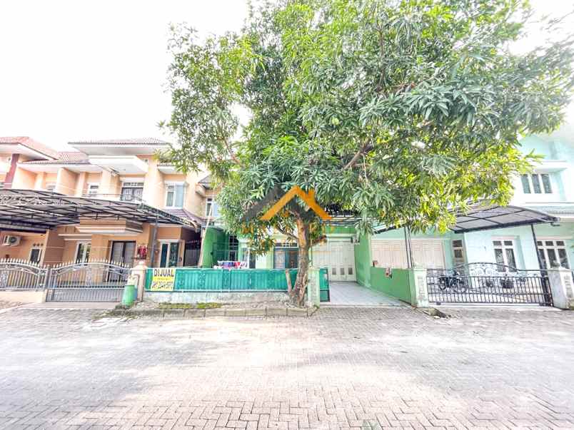 dijual villa komplek cemara hijau blok