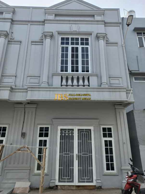 dijual villa komplek royal mados suite