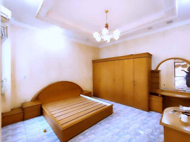 dijual villa komplek taman polonia v