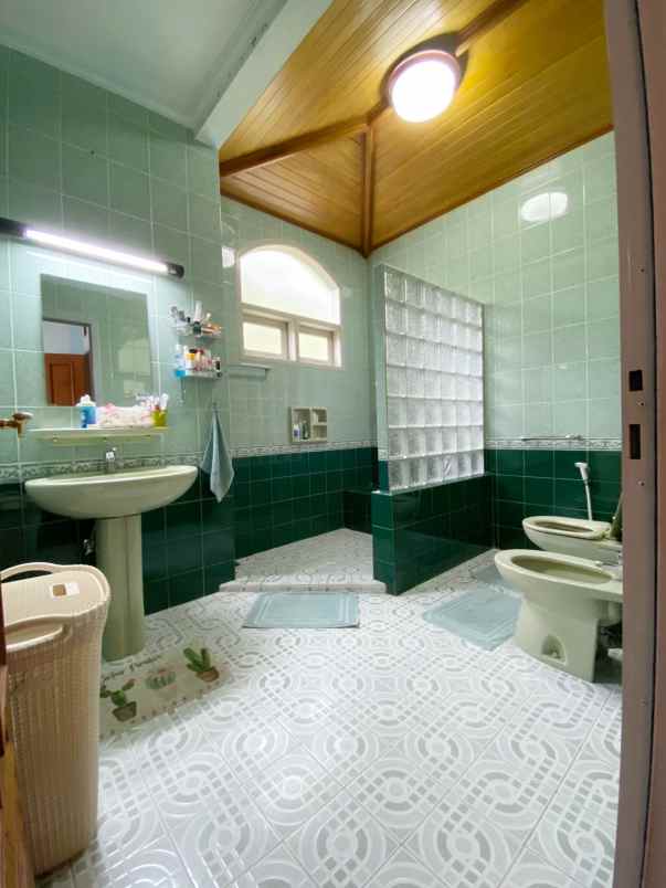 dijual villa puncak