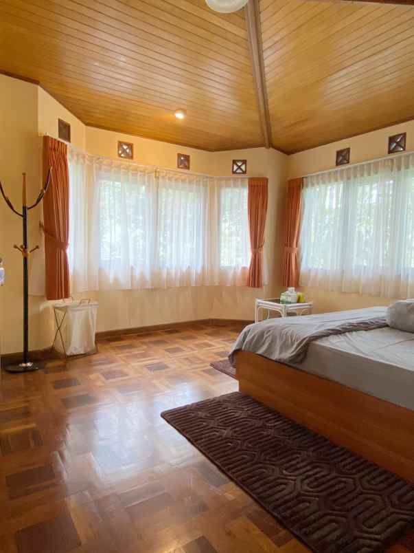 dijual villa puncak