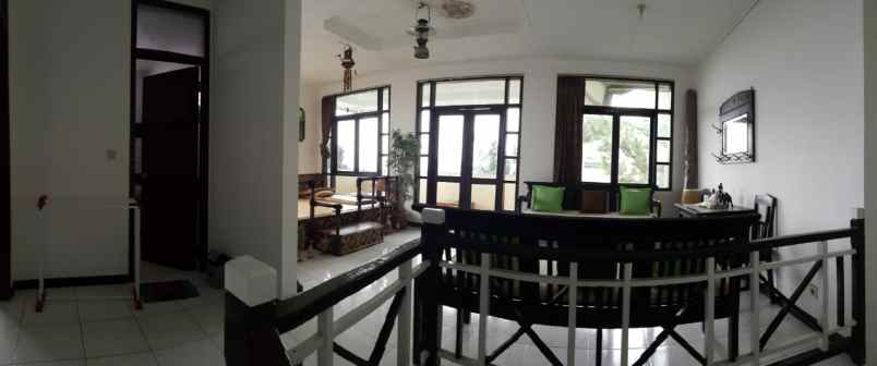 dijual villa terawat dengan view mantul