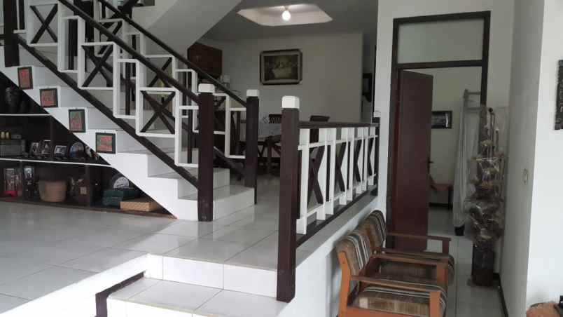 dijual villa terawat dengan view mantul