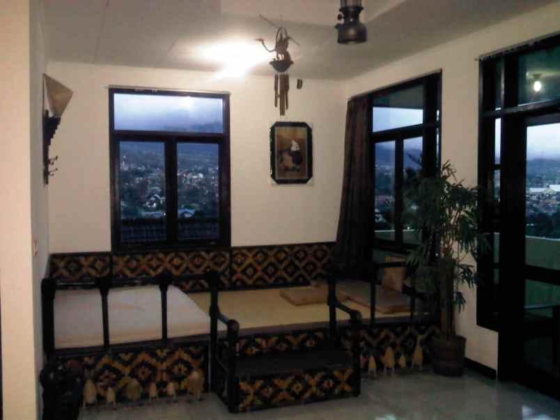 dijual villa terawat dengan view mantul