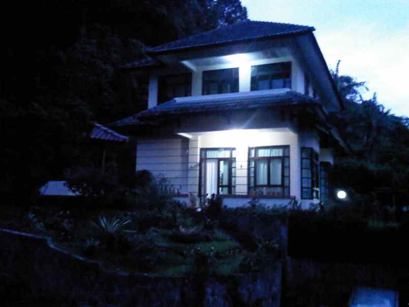 dijual villa terawat dengan view mantul