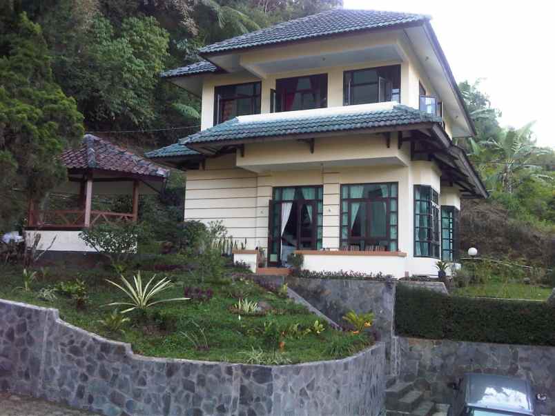 dijual villa terawat dengan view mantul