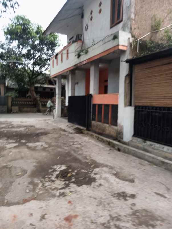 dikontrakan rumah di komplek margahayu kencana