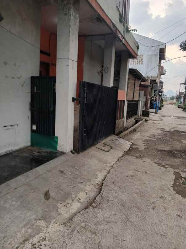 dikontrakan rumah di komplek margahayu kencana