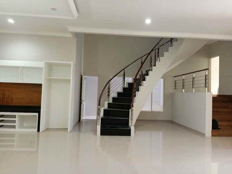 disewakan rumah graha famili blok l surabaya barat