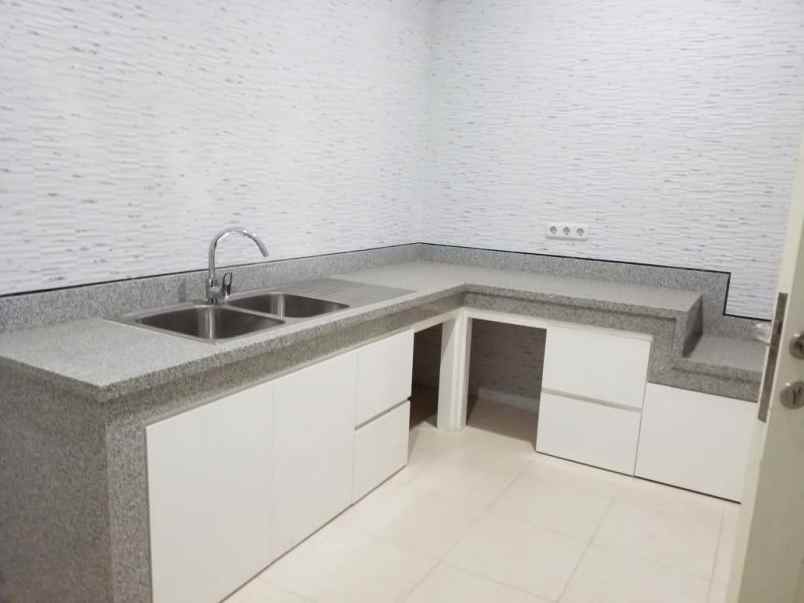 disewakan rumah graha famili blok l surabaya barat