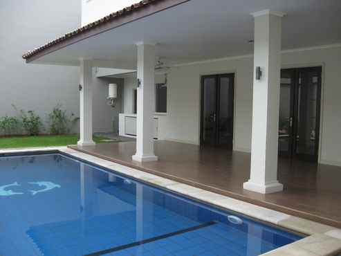 for rent hommy house inside compound at kemang