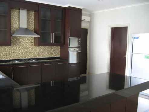 for rent hommy house inside compound at kemang