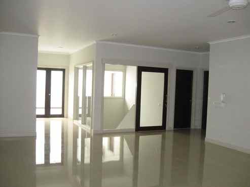 for rent hommy house inside compound at kemang