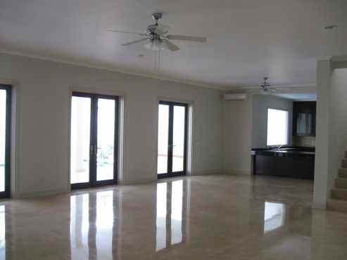 for rent hommy house inside compound at kemang