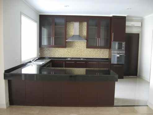 for rent hommy house inside compound at kemang