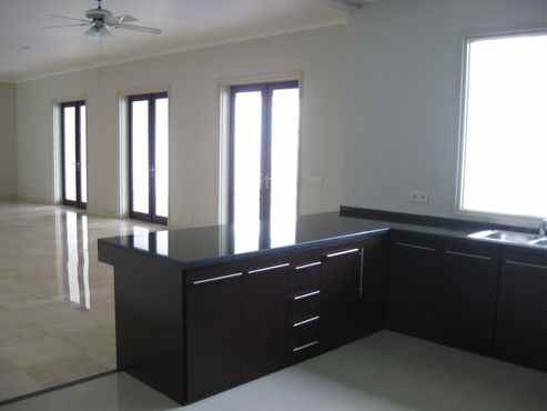 for rent hommy house inside compound at kemang