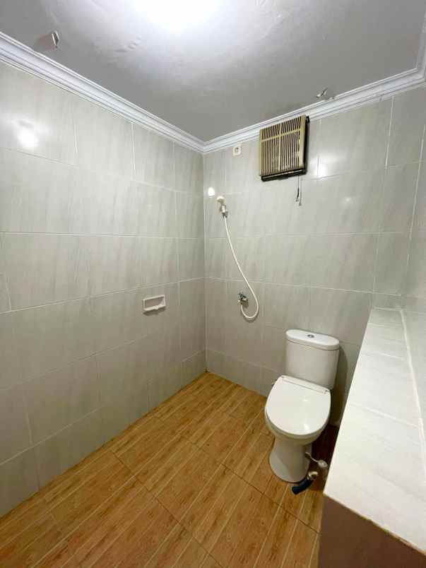 jl kelinkit 1 lantai uf ines