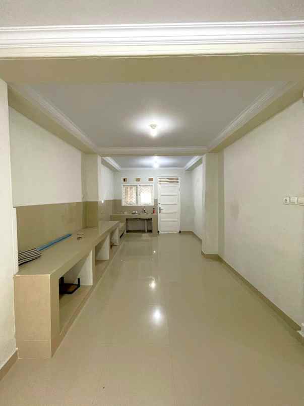 jl kelinkit 1 lantai uf ines