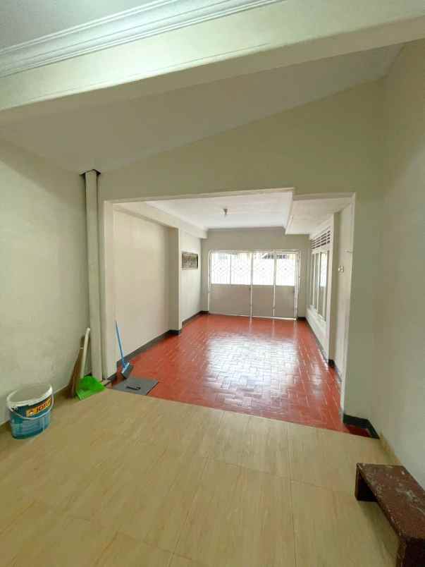 jl kelinkit 1 lantai uf ines