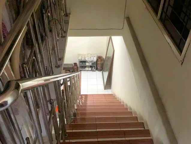 jl menteng wadas selatan 2 lantai ami