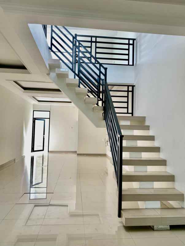 jual bu ruko 2 5 lantai di jl ciledug raya pertukangan