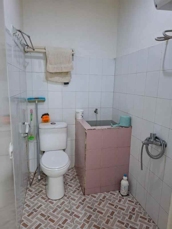 jual rumah semi furnished taman surya 3 jak bar