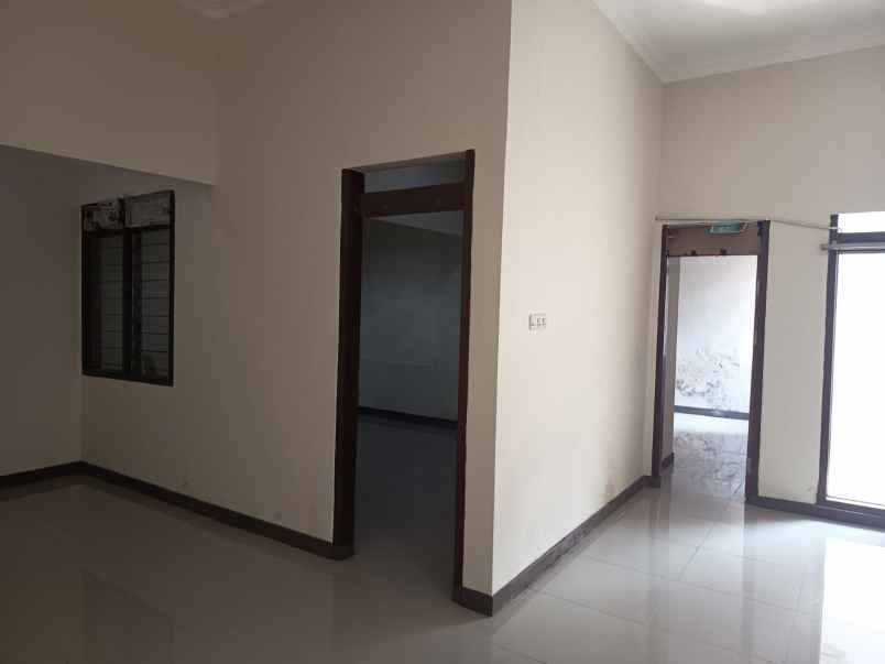 manyar tirtoyoso rumah 1 lantai min sewa 1th