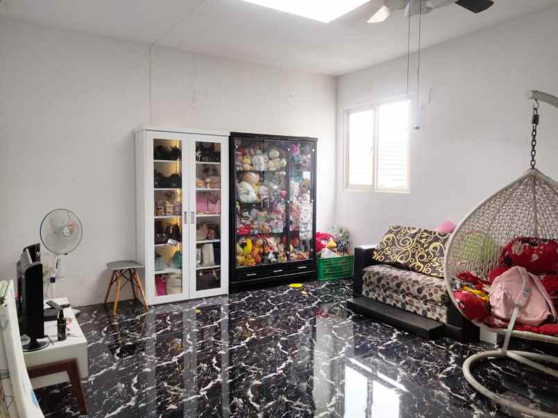 puri surya jaya rumah hook 2 lantai row jalan 12m nego