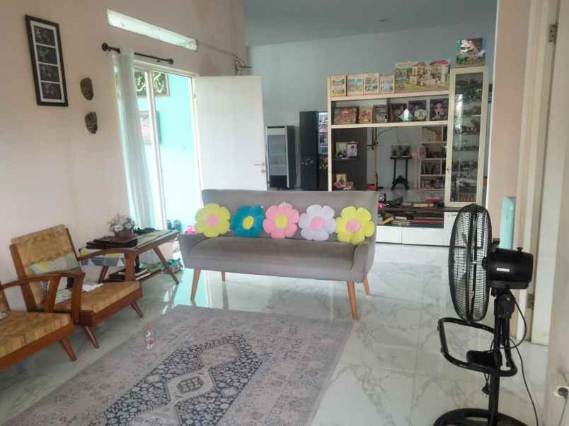 puri surya jaya rumah hook 2 lantai row jalan 12m nego