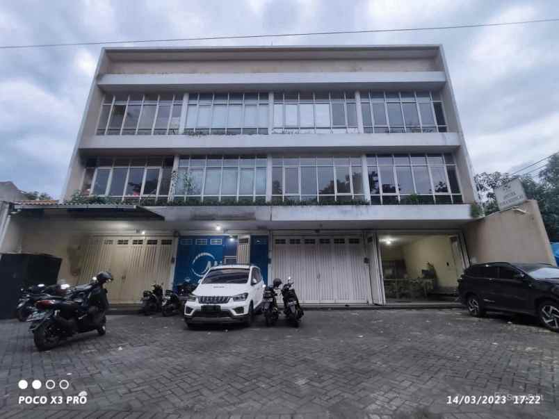 ruko 3 lantai rungkut asri hadap timur nego