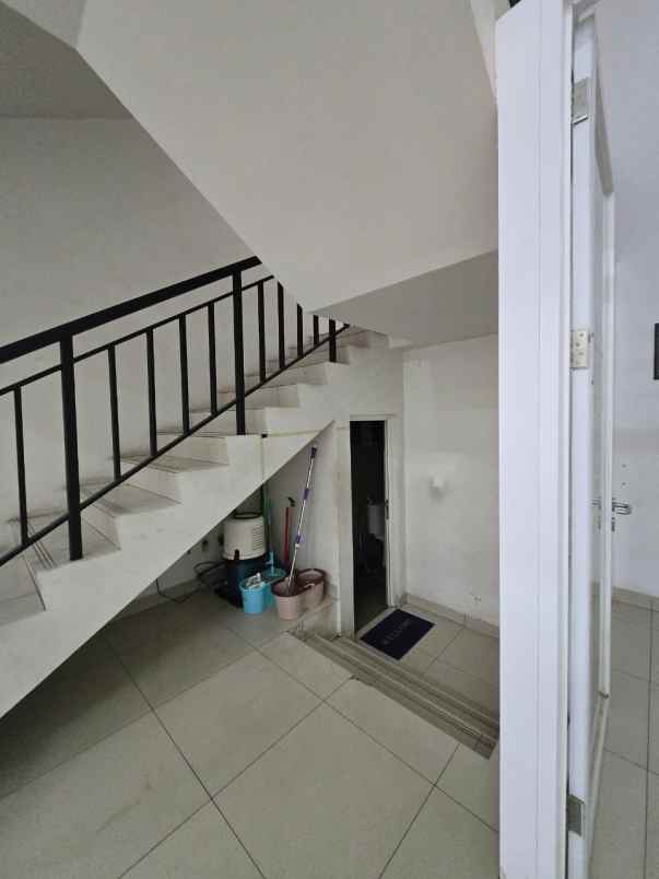 ruko 4 lantai di topaz commercials summarecon bekasi