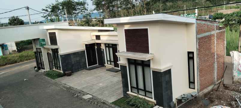 rumah 1 lantai minimalis modern dekat sman 1 singosari