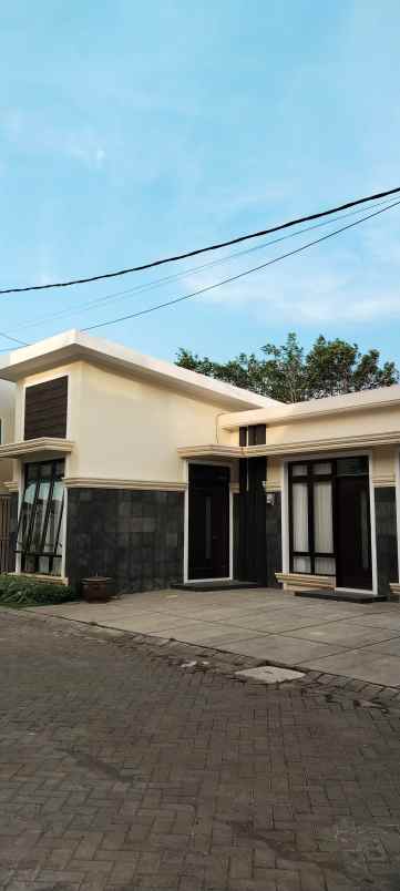 rumah 1 lantai minimalis modern dekat sman 1 singosari