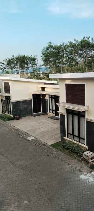 rumah 1 lantai minimalis modern dekat sman 1 singosari