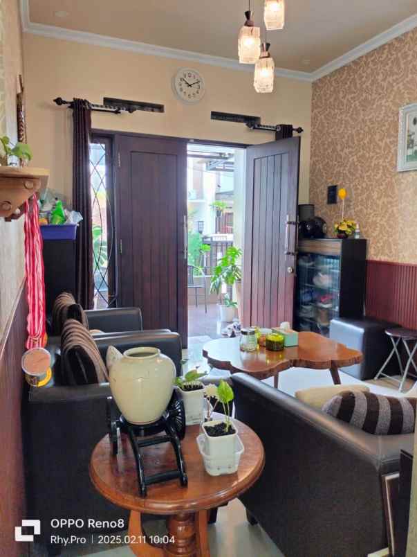 rumah 2 lantai dalam perumahan dekat kampus unriyo