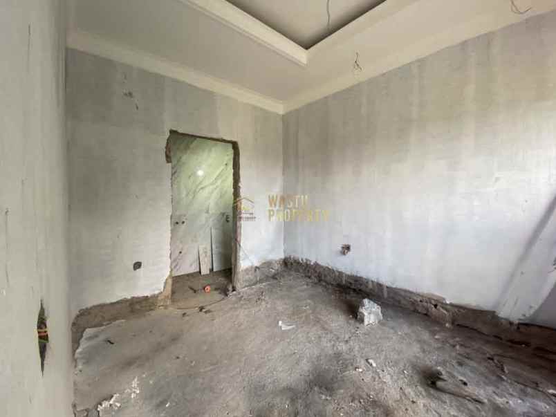 rumah 2 lantai hanya 1 menit dari jl godean km 7