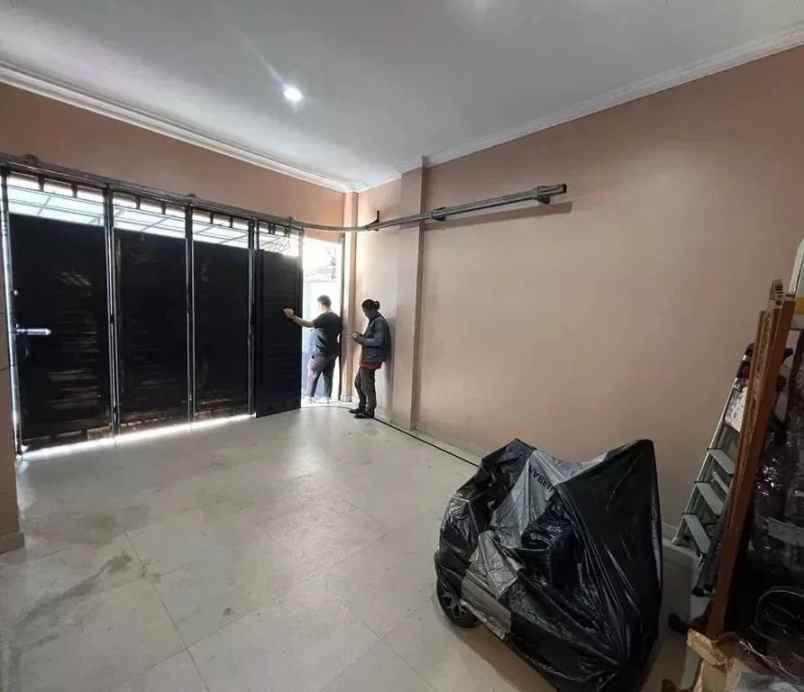 rumah 2 lantai lokasi dekat ambarukmo plaza