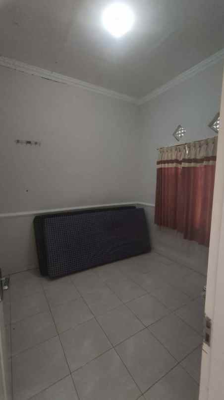 rumah 2 lantai lokasi di sigura gura kota malang