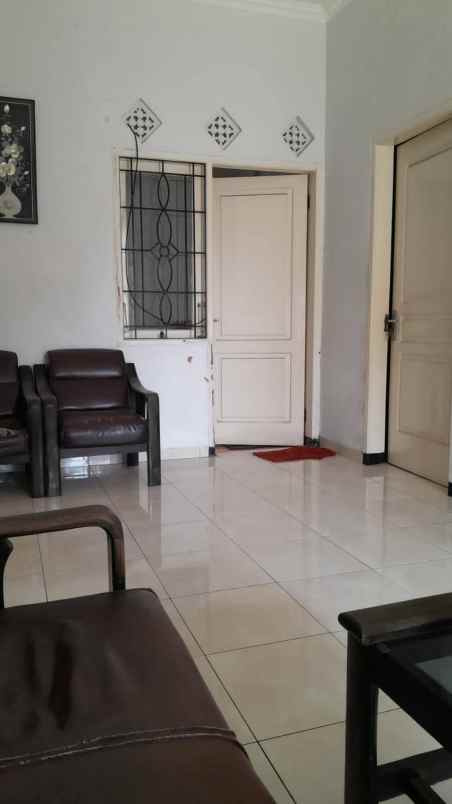 rumah 2 lantai lokasi di sigura gura kota malang