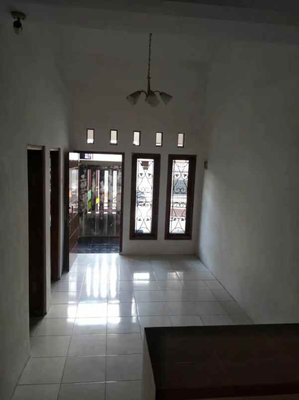 rumah 2 lantai lokasi perum bumi mondoroko