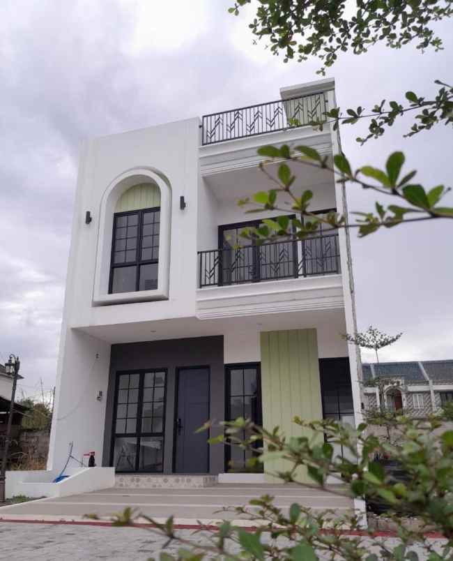 rumah 2 lantai plus rooftop area gdc pusat kota depok