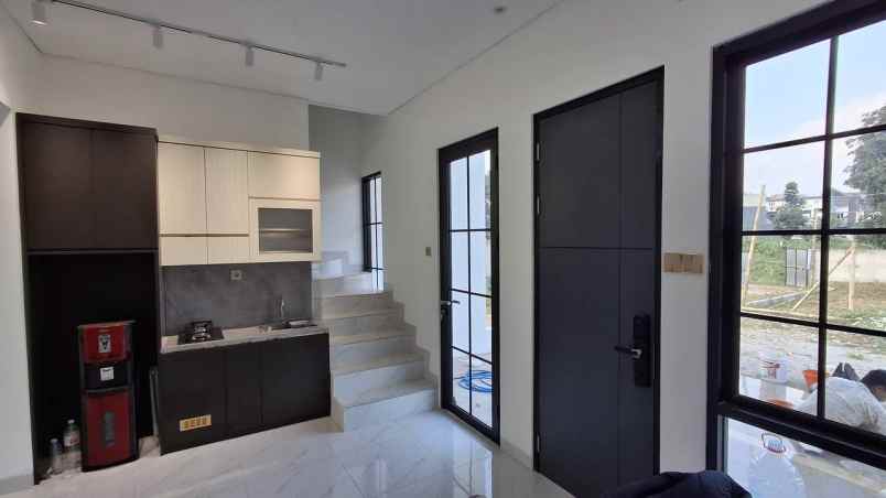 rumah 2 lantai plus rooftop area gdc pusat kota depok