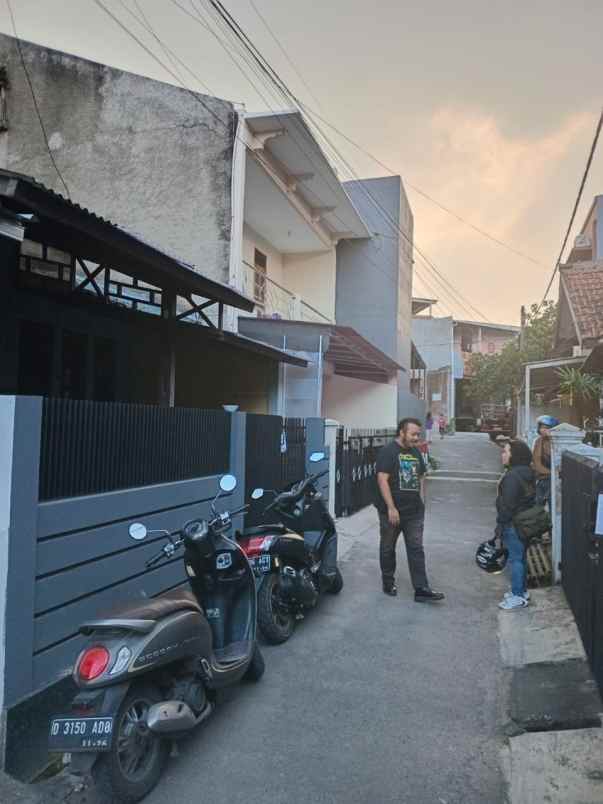 rumah 2 lantai sayap jl purwakarta antapani bandung