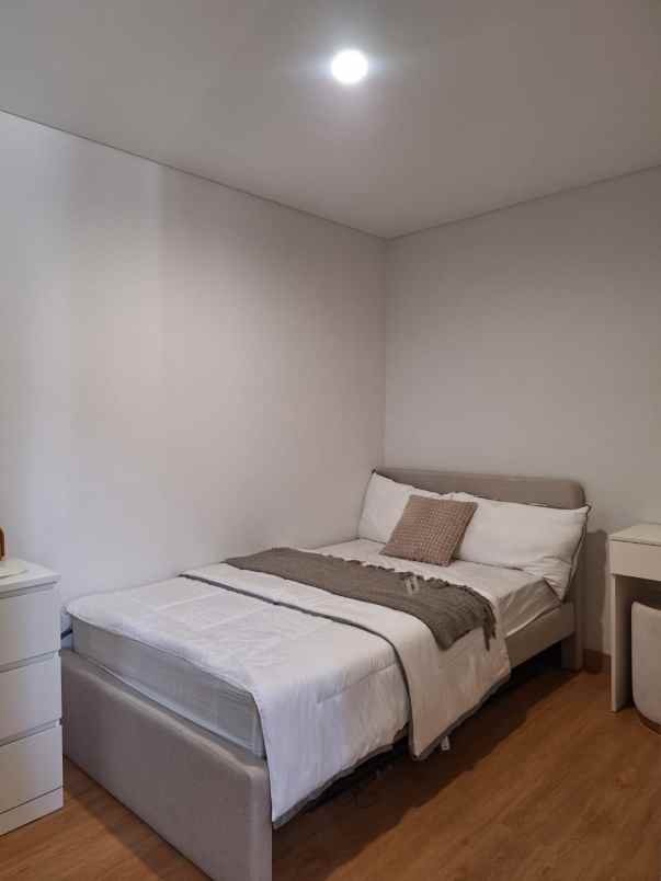 rumah 2 lantai tanpa dp dekat stasiun dan toll serpong