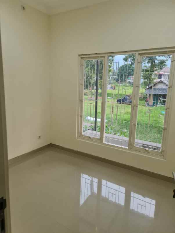 rumah bagus cantik siap huni di pusat kota batu